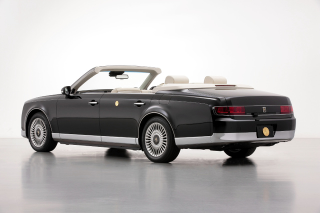 Illustration for article titled This Is The New Japanese Emperor's Opulent One-Off Toyota Century Convertible